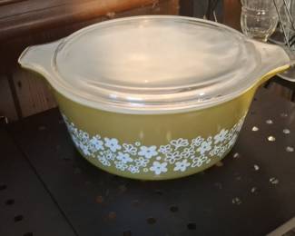 Pyrex Spring Blossom Green Crazy Daisy 475-B Casserole Dish with Lid