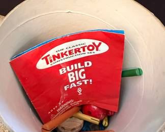 Tinkertoy Jumbo Builder Set (102 Pieces)