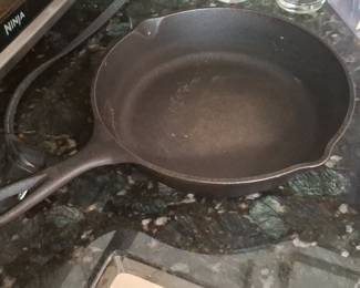 Lodge 5SK Cast Iron Skillet