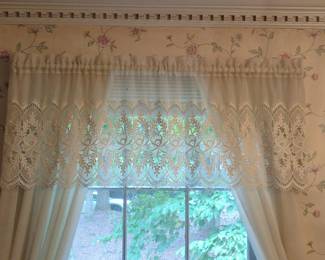 Vintage Lace Kitchen Valance with Floral Motif