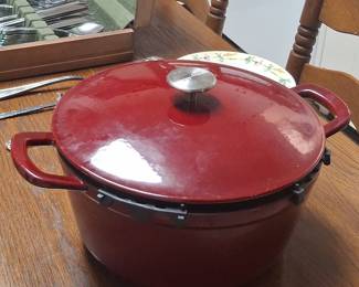 Kirkland Signature Enameled Cast Iron Dutch Oven