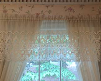 Vintage White Lace Floral Valance
