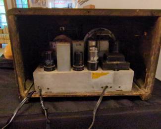 Vintage Emerson Model DP332 Tabletop Tube Radio