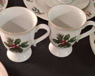 Holiday Holly Porcelain Footed Mugs