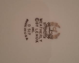 Lenox Weatherly Dinner Plate with Gold Trim