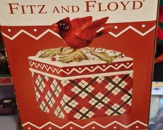 Fitz and Floyd Winterberry Lidded Box