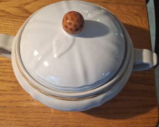 Americana Hearthside "Berries and Cream" Stoneware Covered Casserole Dish