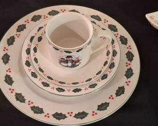 GTi Holiday Holly and Snowman Dinnerware Set