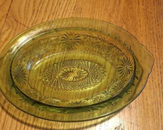 Indiana Glass Daisy Pattern Oval Bowl in Avocado Green