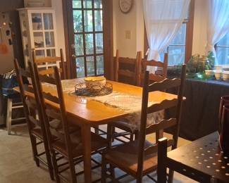 Ethan Allen "Old Tavern" Trestle Dining Table with 6 Ladder Back Rush Chairs