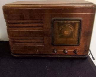 Vintage Emerson Model DP332 Tabletop Tube Radio
