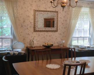 Broyhill Brasilia Mid-Century Modern Dining Set with Hutch