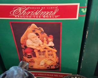 House of Lloyd Christmas Around the World Santa's Workshop Musical