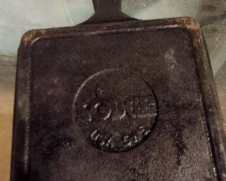 Lodge 5WS Square Cast Iron Skillet
