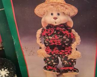 House of Lloyd Christmas Around the World Floyd Bunny Figurine