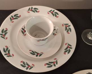 Alco Industries Holly Pattern Dinnerware Set