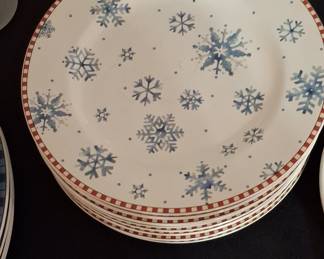 Sakura Debbie Mumm Snowflake Salad Plates