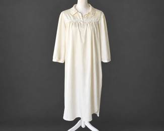 Vintage Oscar de la Renta Ivory House Coat – Elegant Designer Lounge & Robe Style