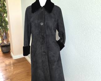 POLOGEORGIS Black Shearling Coat – 100% Merino Wool – Size Medium