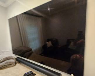 Flatscreen TV and Sonos Soundbar
