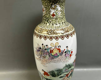 Lot 38: Chinese Famille Rose Large Vase 