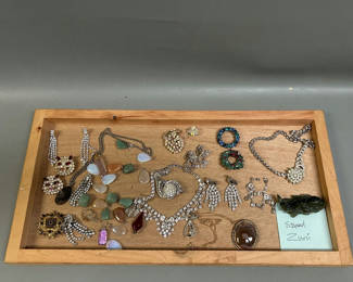 Lot 19: Costume Jewelry 