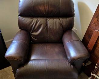 Nice clean almost new looking Lazy boy leather recliner