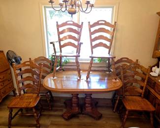 Solid Wood Dinning table with (2) leaves & (6) Chairs