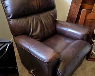 Nice clean almost new looking Lazy boy leather recliner