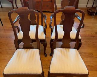 Henredon Dining Table with 8 chairs and 2 leafs