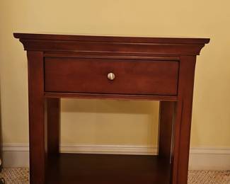 Pair of Thomasville Park Avenue Cherry NightstandBeautiful