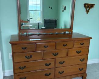 Vintage Ethan Allen American Colonial Maple Dresser with Mirror