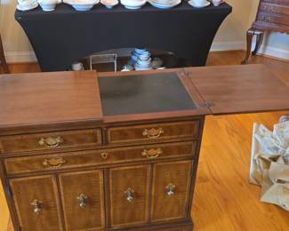 Henredon 18th Century Portfolio Sideboard/ Bar Cabinet