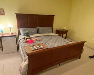 Thomasville Cherry Kingsize Bedframe