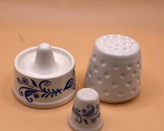 Blue Willow Pattern Thimble and Stand Set
