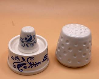 Blue Willow Pattern Thimble and Stand Set