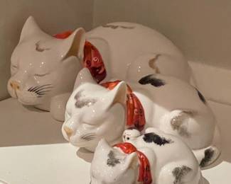 Kutani Kosen Sleeping Cat Figurines