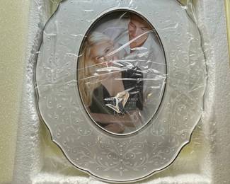 Lenox Opal Innocence 5x7 Oval Picture Frame
