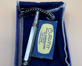 Curvfit Women's Safety Razor in Original Case