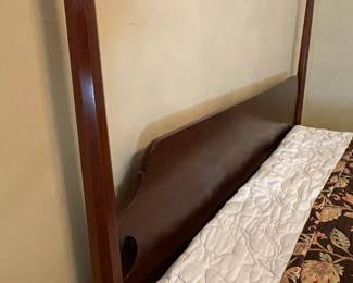 Traditional Mahogany Pencil Post Bed