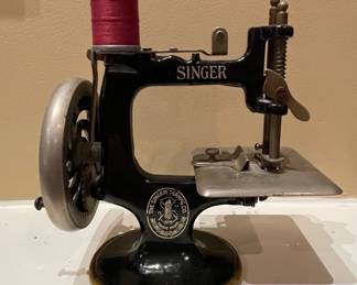 Singer Model 20 Toy Sewing Machine