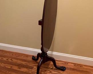 Chippendale Mahogany Tilt-Top Tea Table with Ball-and-Claw Feet