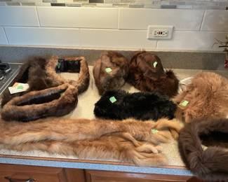 Real and artificial fur handbands and collars