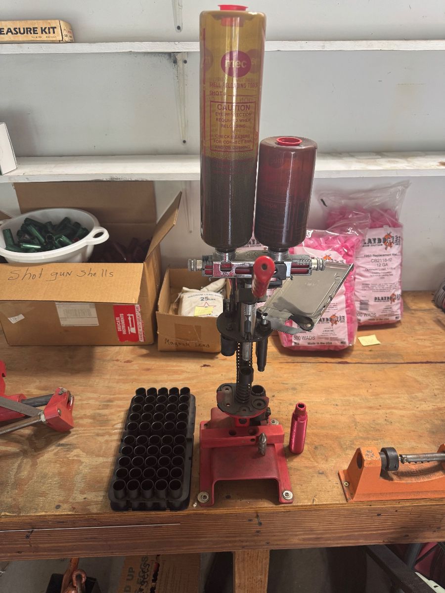 MEC shotgun shell press