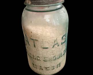 antique Hazel Atlas Strong Shoulder Mason jar made of light aqua glass with a threaded metal zinc lid 1910-50