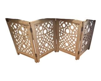 Freestanding four panel gate