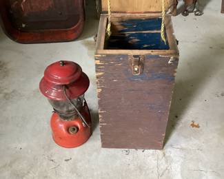 Highly collectible vintage Coleman 200A lantern w/wooden carrying box