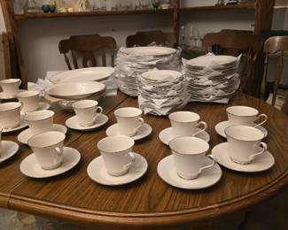 NORITAKE IVORY CHINA "Affection "