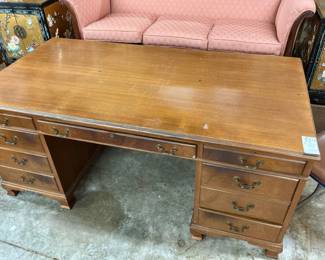 Vintage Partners Desk 