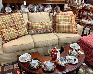 3-cushion sofa w/3 custom throw pillows